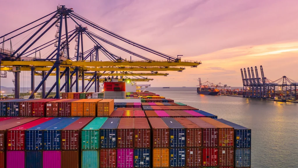 Port cu containere la apus